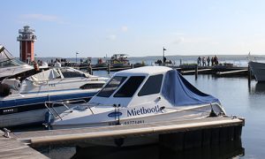 Familienboot im Plauer Hafen :: Ferienwohnung am Hafen Plau am See :: Müritzfischer
